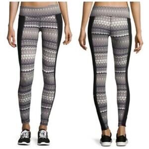 Alo Illusion 3 Chevron Tribal Print Leggings Arctic Black Size S. 7/8 Length